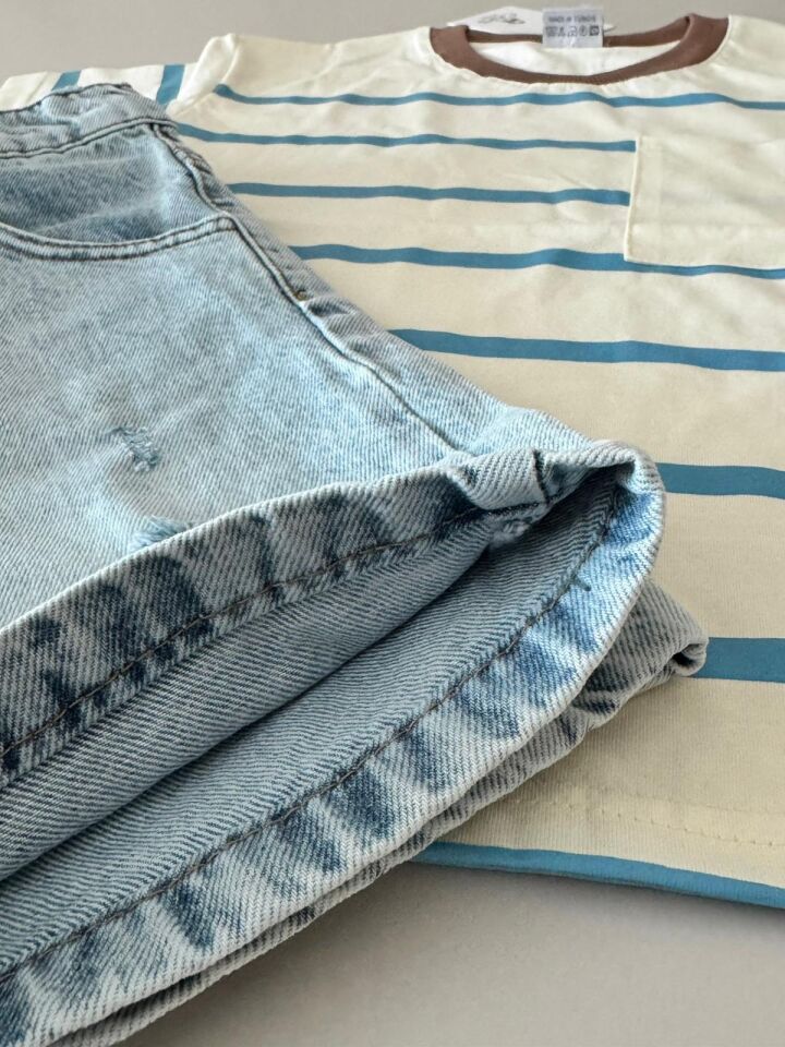 Çizgili Cep Detaylı Tişört Yırtık Detaylı Denim Kot Erkek Çocuk Kombin Şortlu Takım